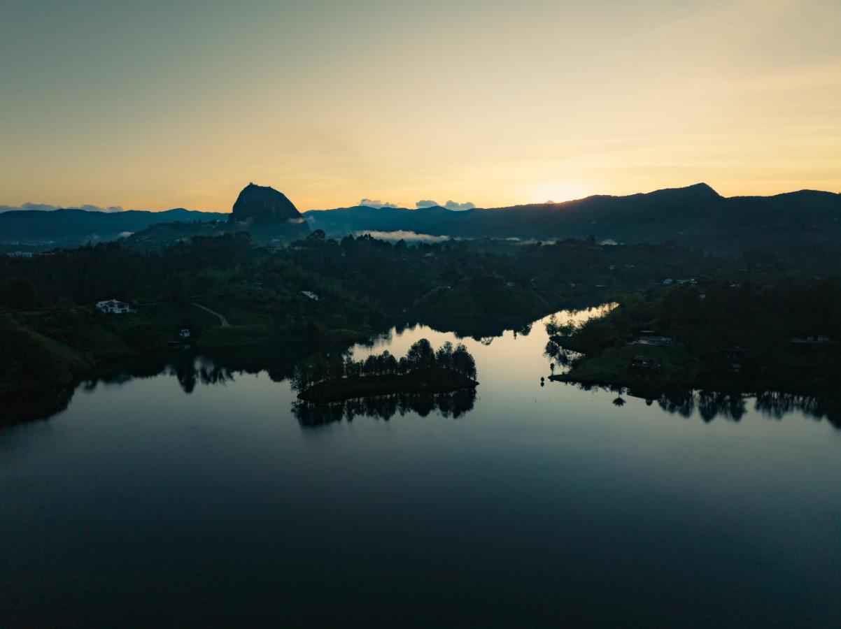 The Boato Hotel Гуатапе Экстерьер фото Aerial view of Lake Moogerah