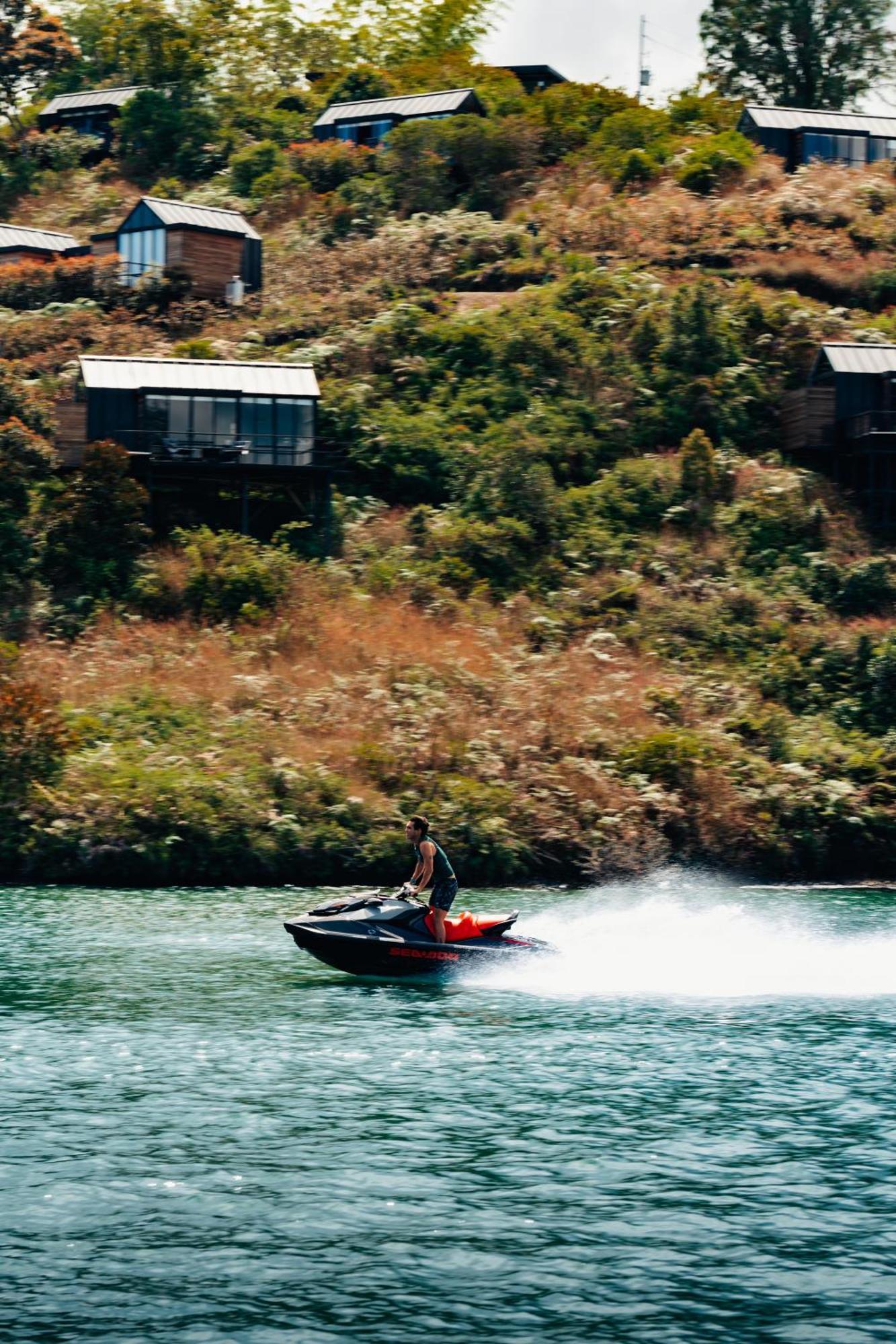 The Boato Hotel Гуатапе Экстерьер фото Jet skiing on the Waikato River