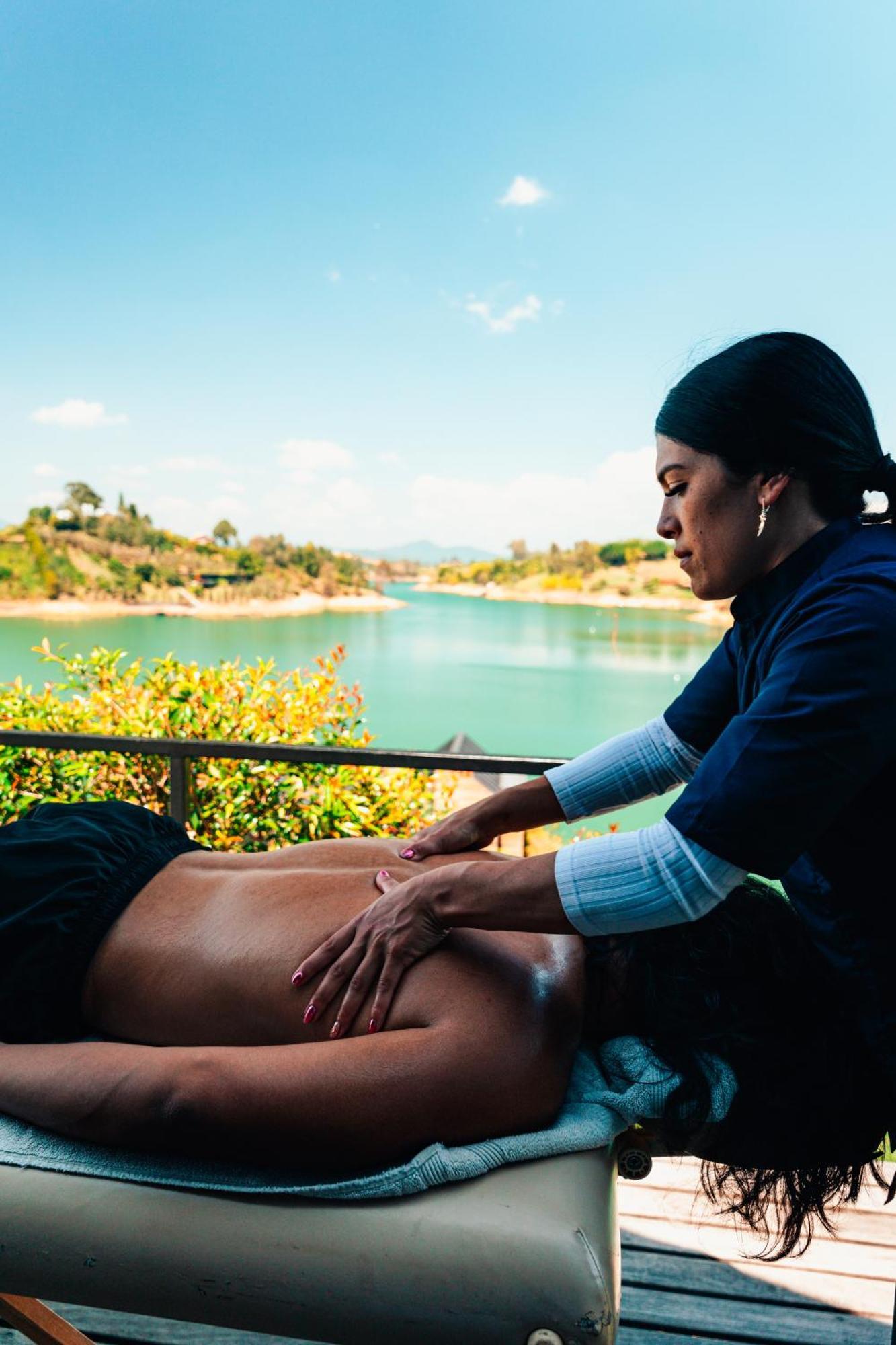 The Boato Hotel Гуатапе Экстерьер фото Thai massage