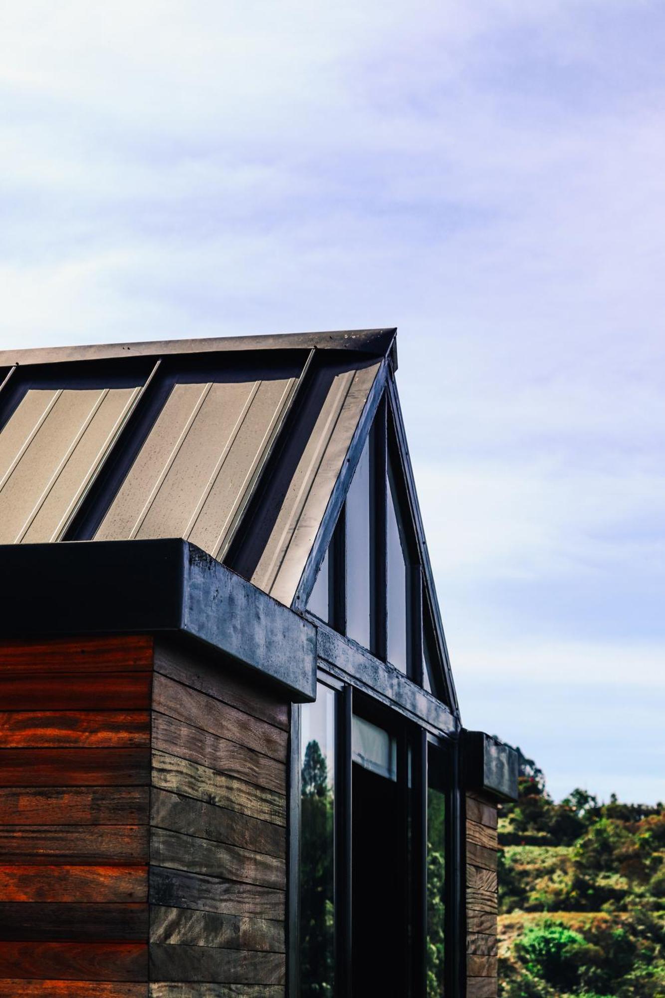 The Boato Hotel Гуатапе Экстерьер фото Standing seam metal roofing